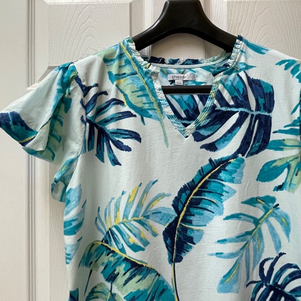 Chicos Women's Sz 3 (XL) Blue Palm Print V Neck Flutter Sleeve Shirt Ruffle Trim